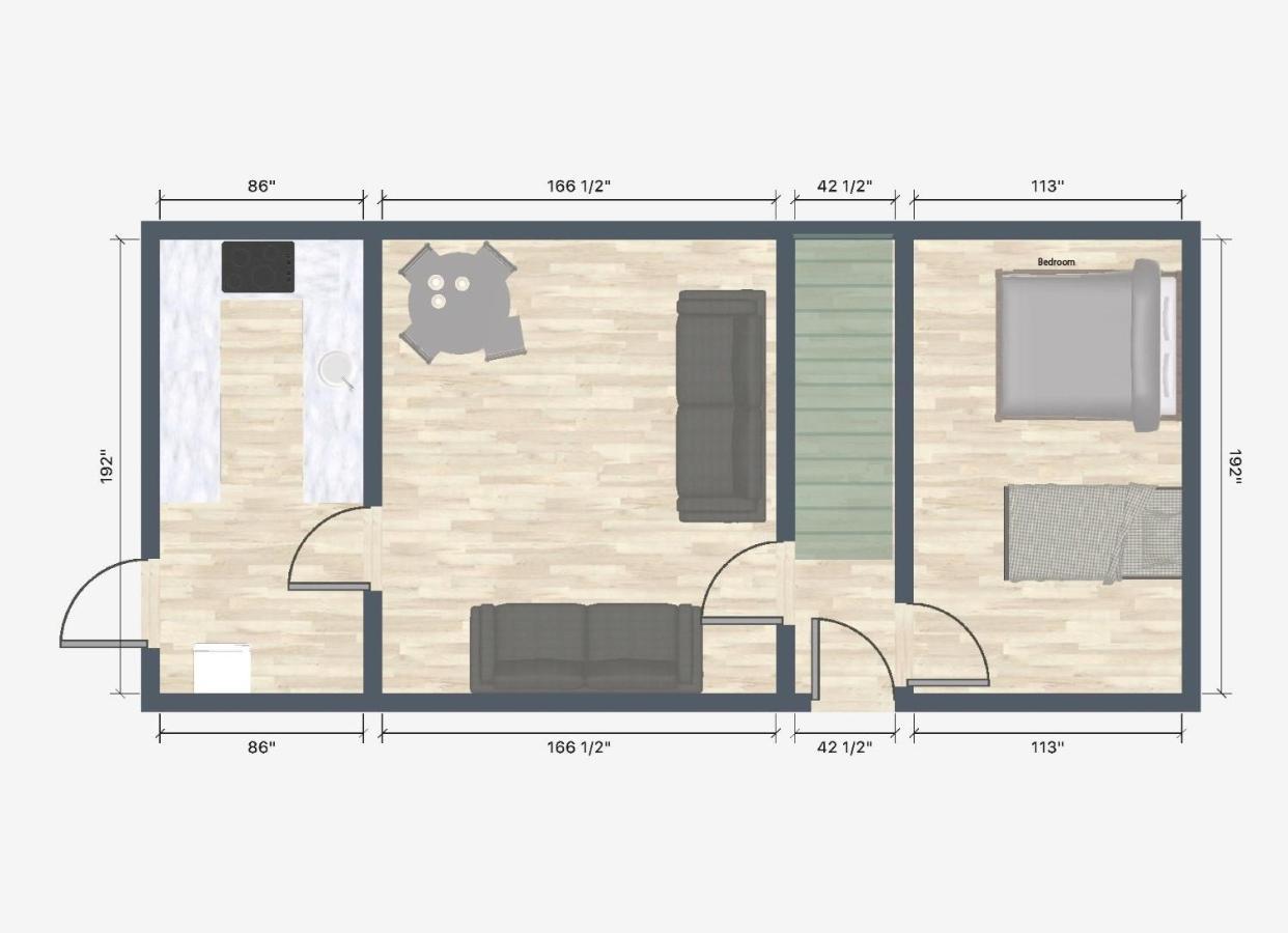 Casa de férias Corner House, Sleeps 8 In 4 Bedrooms, Near Train Station, Great Value! *